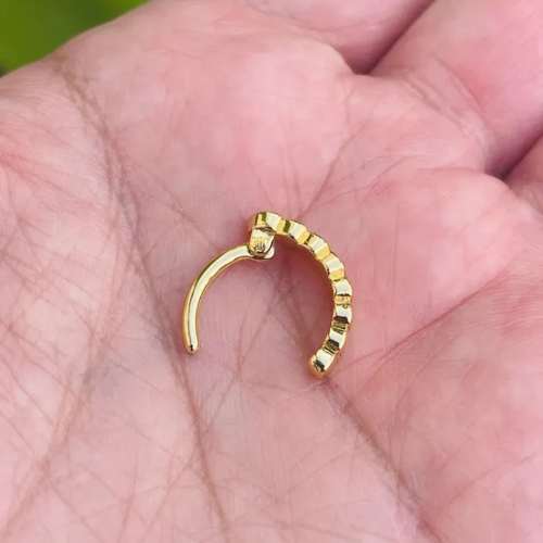 Side profile of 14K solid gold navel clicker ring with heart details